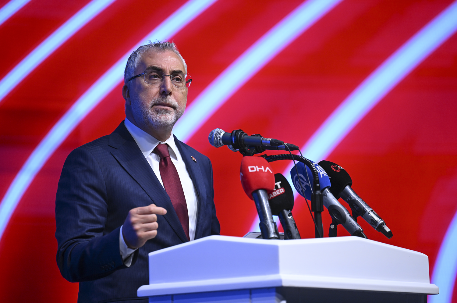 Çalışma ve Sosyal Güvenlik Bakanı Vedat Işıkhan