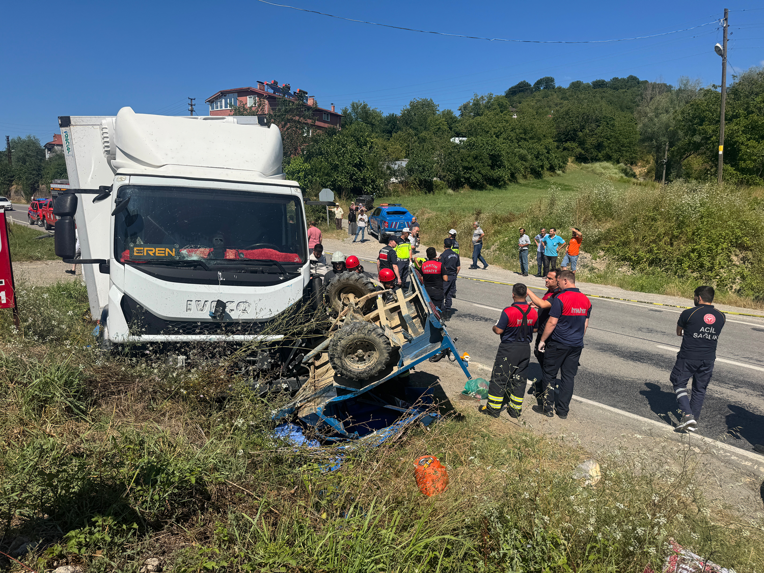 Bartın'da feci kaza! Kamyonla tarım aracı çarpıştı... Sürücü hayatını kaybetti