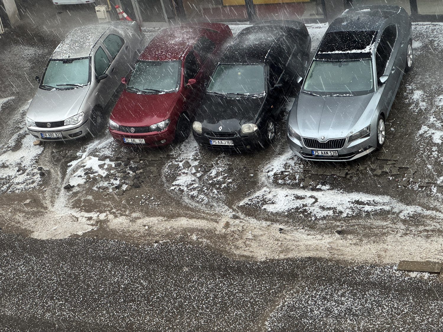 Ardahan sele teslim! Cadde ve sokaklar göle döndü