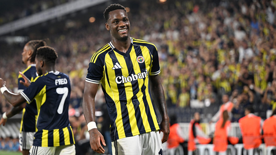 Galatasaray ile anılıyordu! Jhon Duran resmen imzayı attı