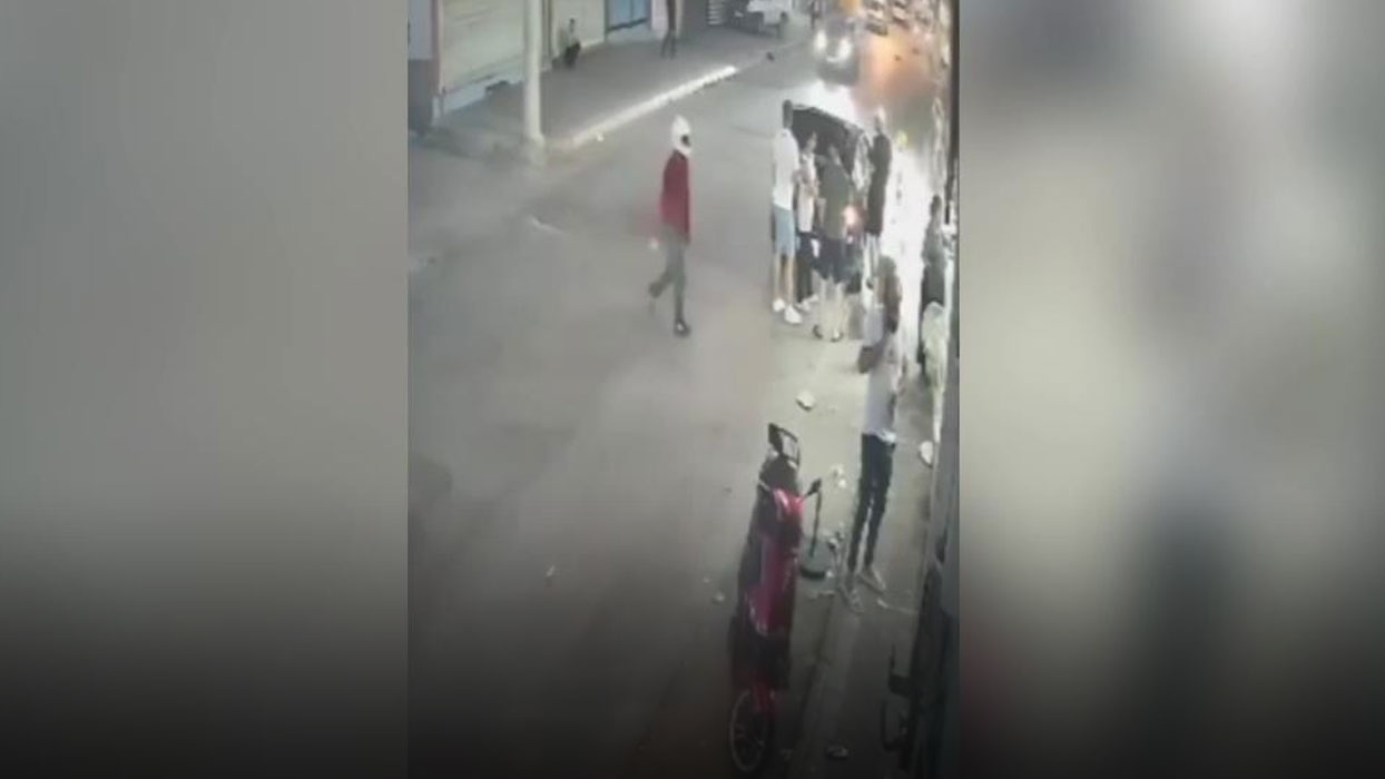 Adana'da dehşet anları: Maganda iş yerini kurşunladı