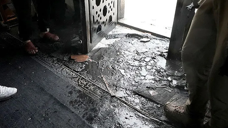 Siyonistlerden alçak saldırı: Batı Şeria'da camiyi ateşe verdiler