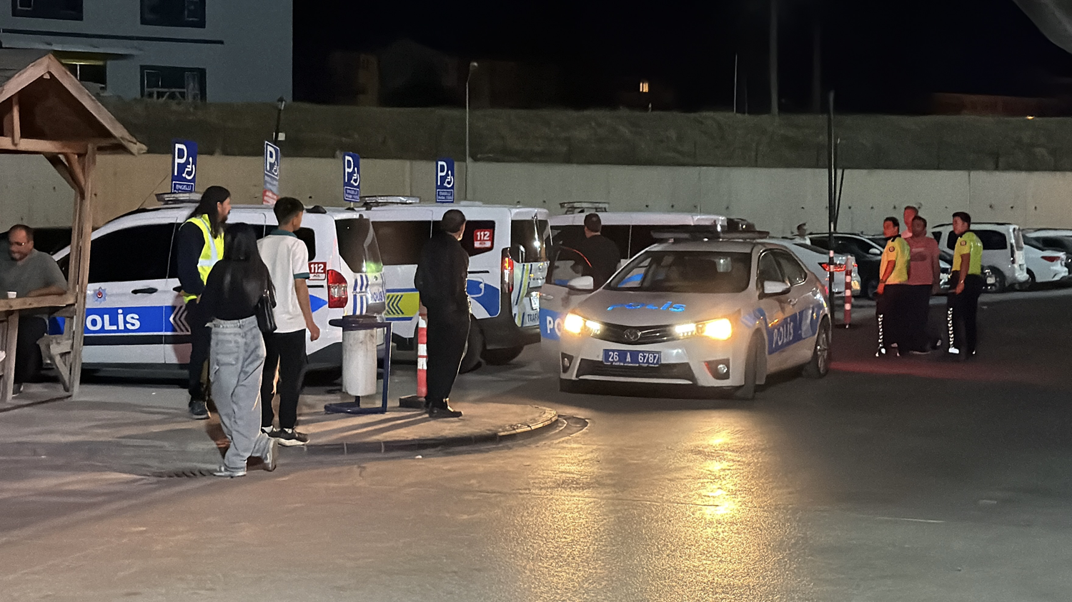 Eskişehir'de 'dur' ihtarına uymayan motosikletlinin çarptığı bekçi yaralandı
