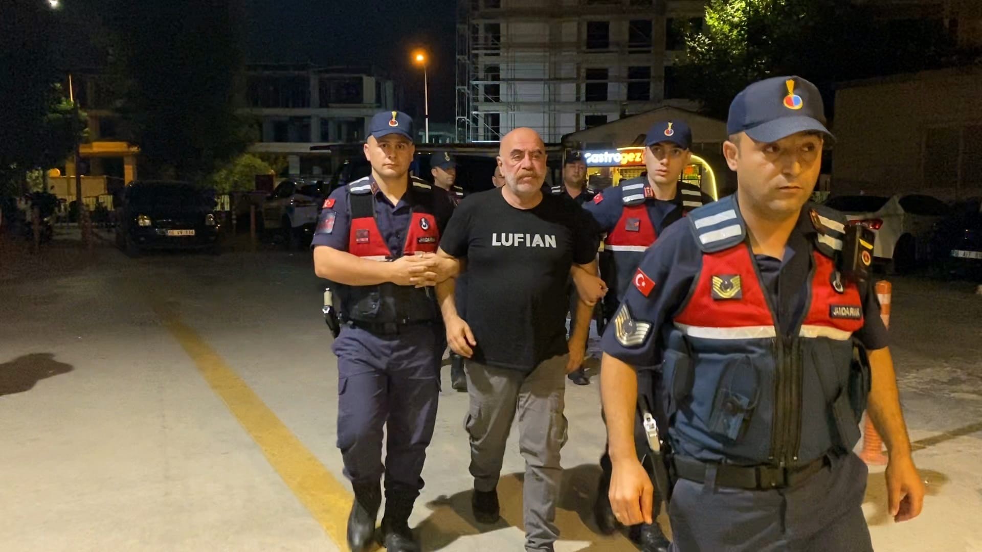 Ünlü yönetmen Ezel Akay gözaltına alındı