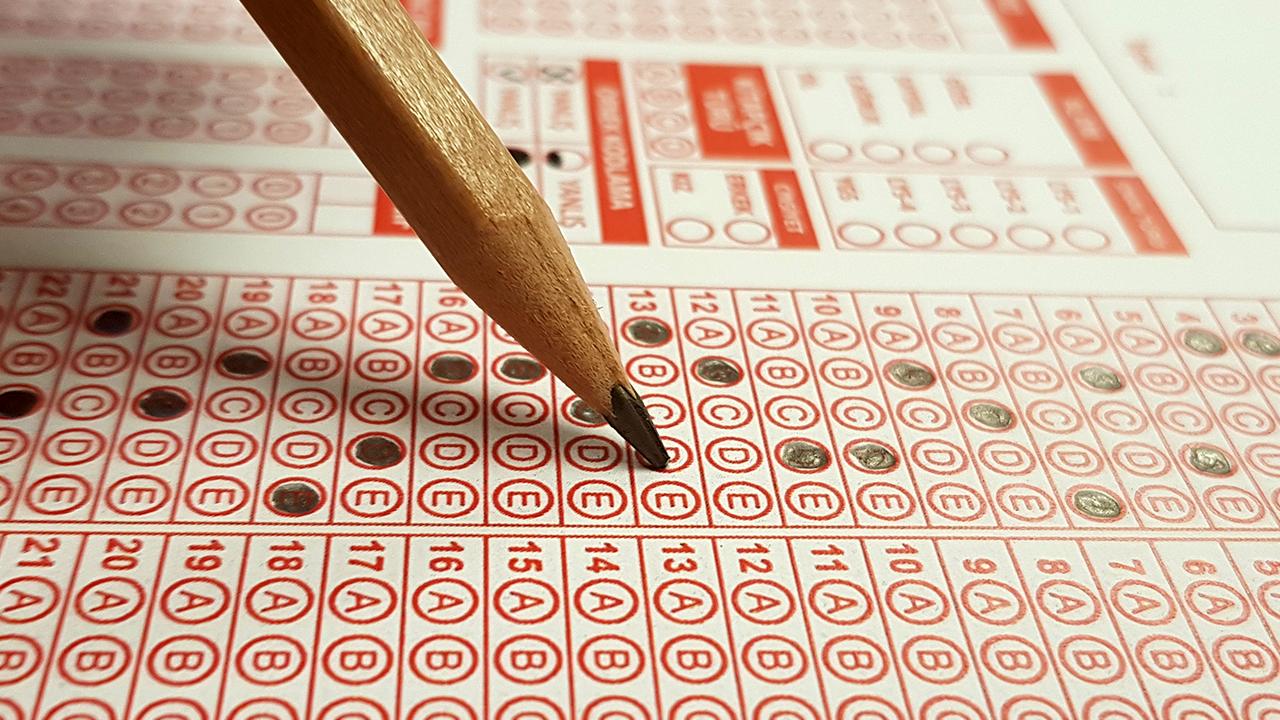 Milli Eğitim Bakanlığı Akademi Giriş Sınavı'nın ilk oturumu başladı