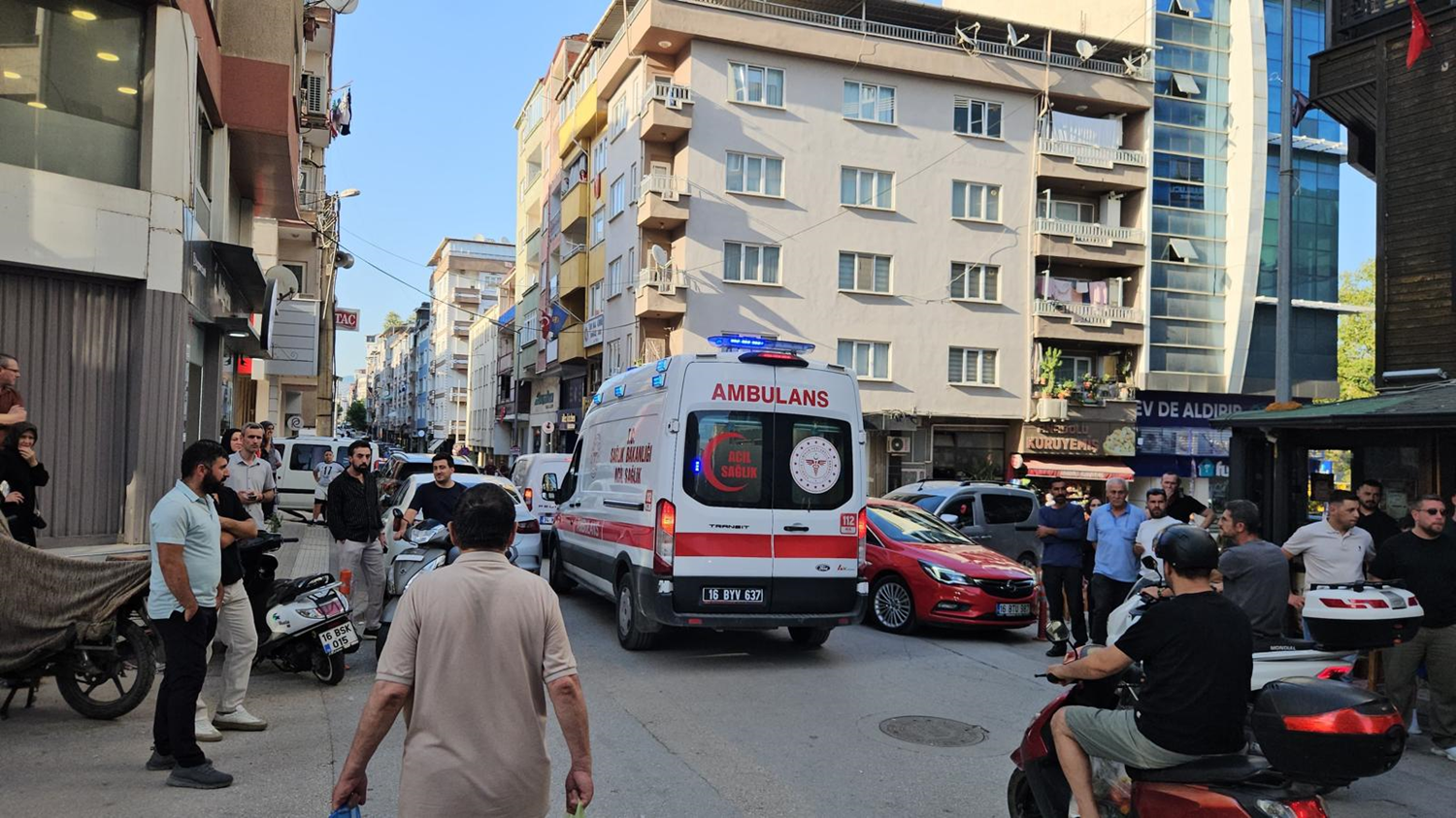 Bursa'da cadde ortasında silahlı kavga: 21 yaşındaki genç vuruldu, şüpheli kaçtı