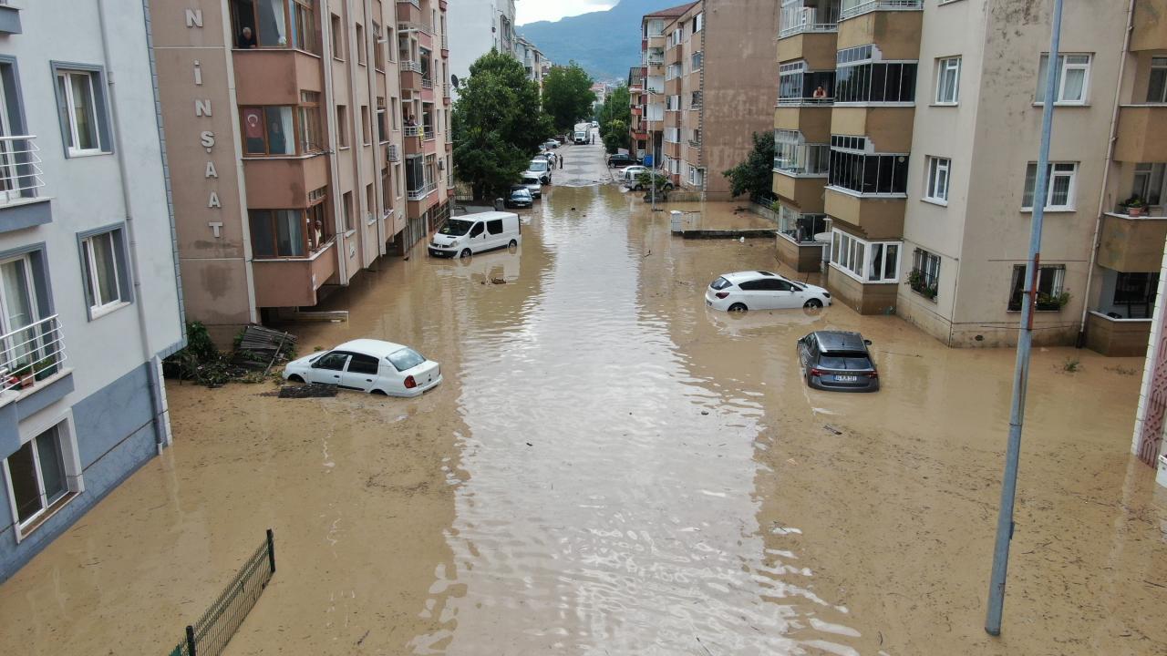 Sel felaketinin yaraları sarılıyor! Kastamonu'ya 5 milyon liralık destek gönderildi