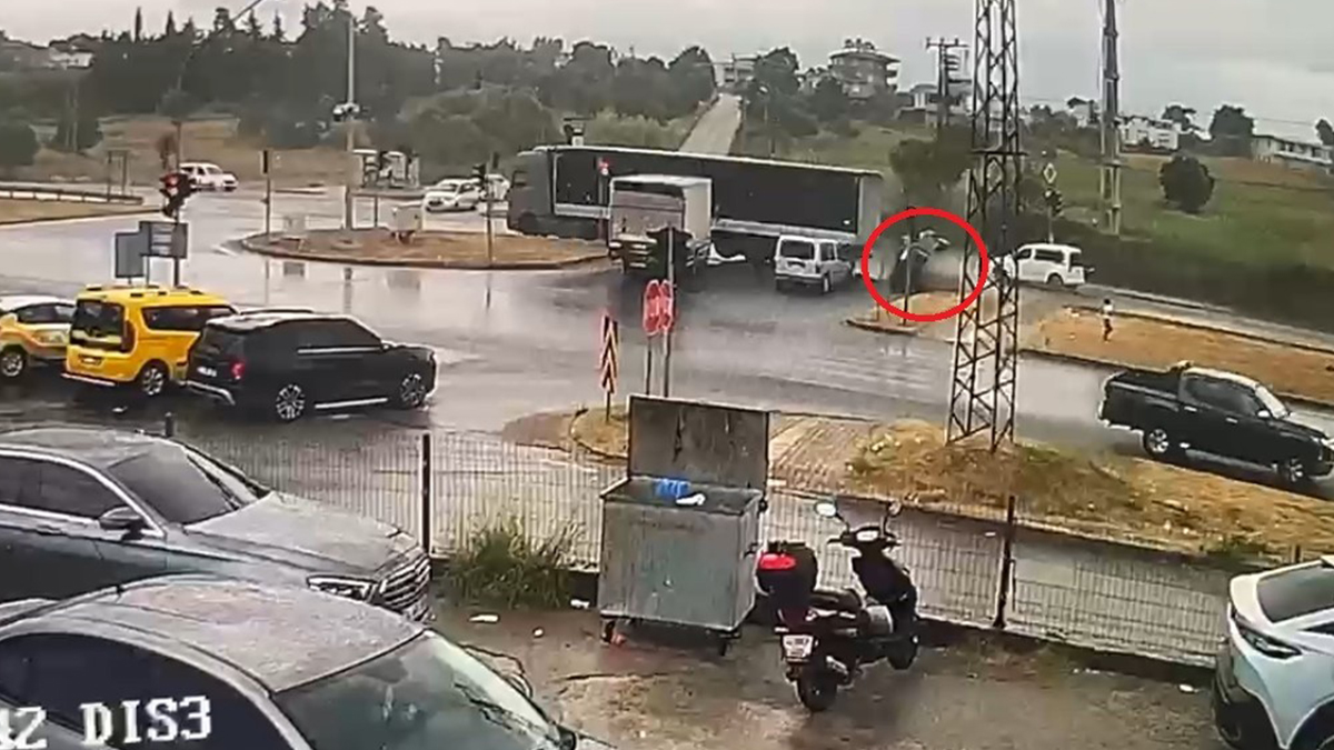Tır otomobili sürükleyip takla attırdı! 3 kişinin yaralandığı kaza kamerada
